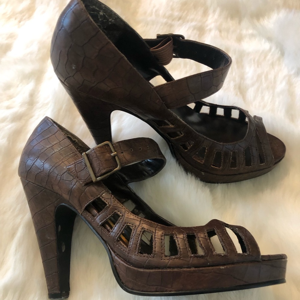Brown size 6 heels